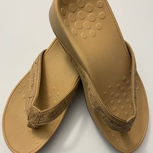 Vionic Women’s HighTide Toepost Platform FlipFlops